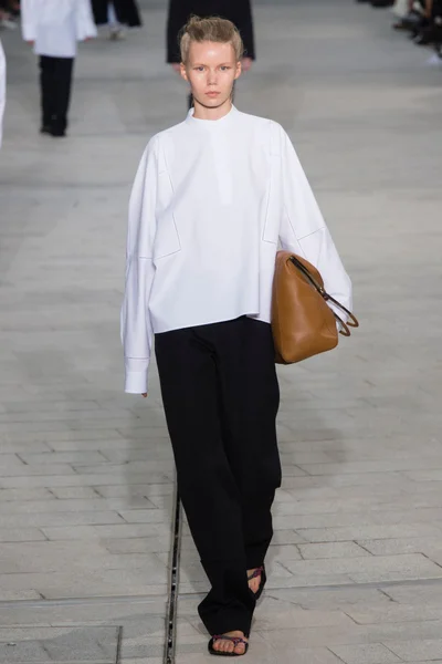 Look 9